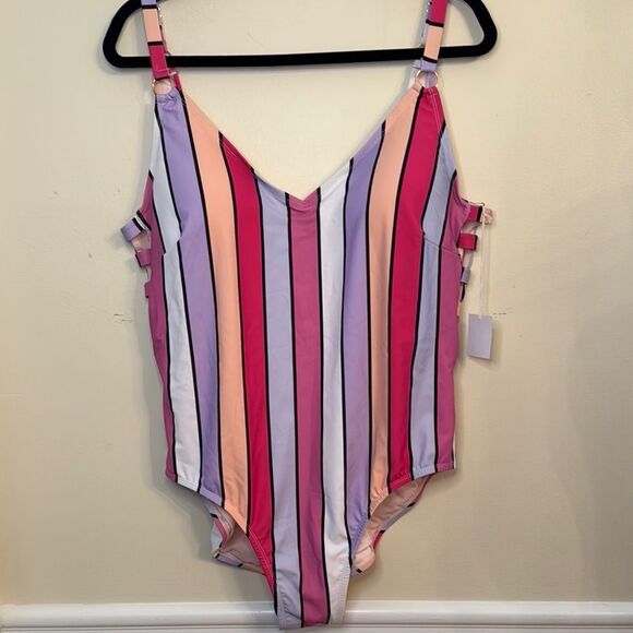 LYSA Plus Size Striped Multicolor Swimsuit - Picture 1 of 10
